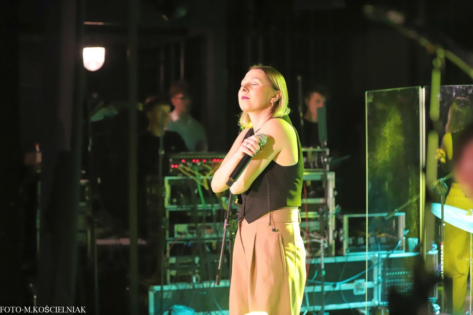 Zdjęcie w galerii na portalu naszraciborz.pl: Śląska Duszo Solidarności! Malejonek na deskach Strzechy wiadomości z regionu