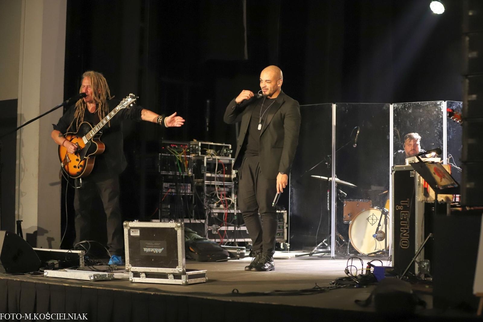 Zdjęcie w galerii na portalu naszraciborz.pl: Śląska Duszo Solidarności! Malejonek na deskach Strzechy wiadomości z regionu