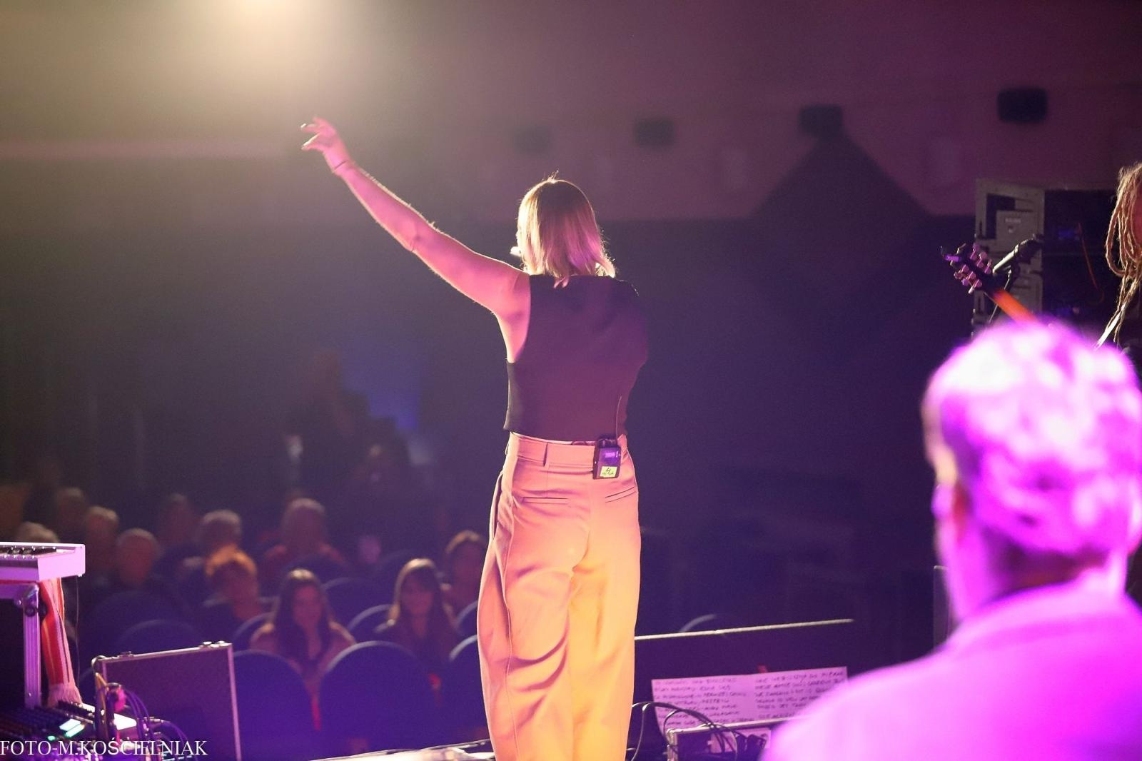 Zdjęcie w galerii na portalu naszraciborz.pl: Śląska Duszo Solidarności! Malejonek na deskach Strzechy wiadomości z regionu