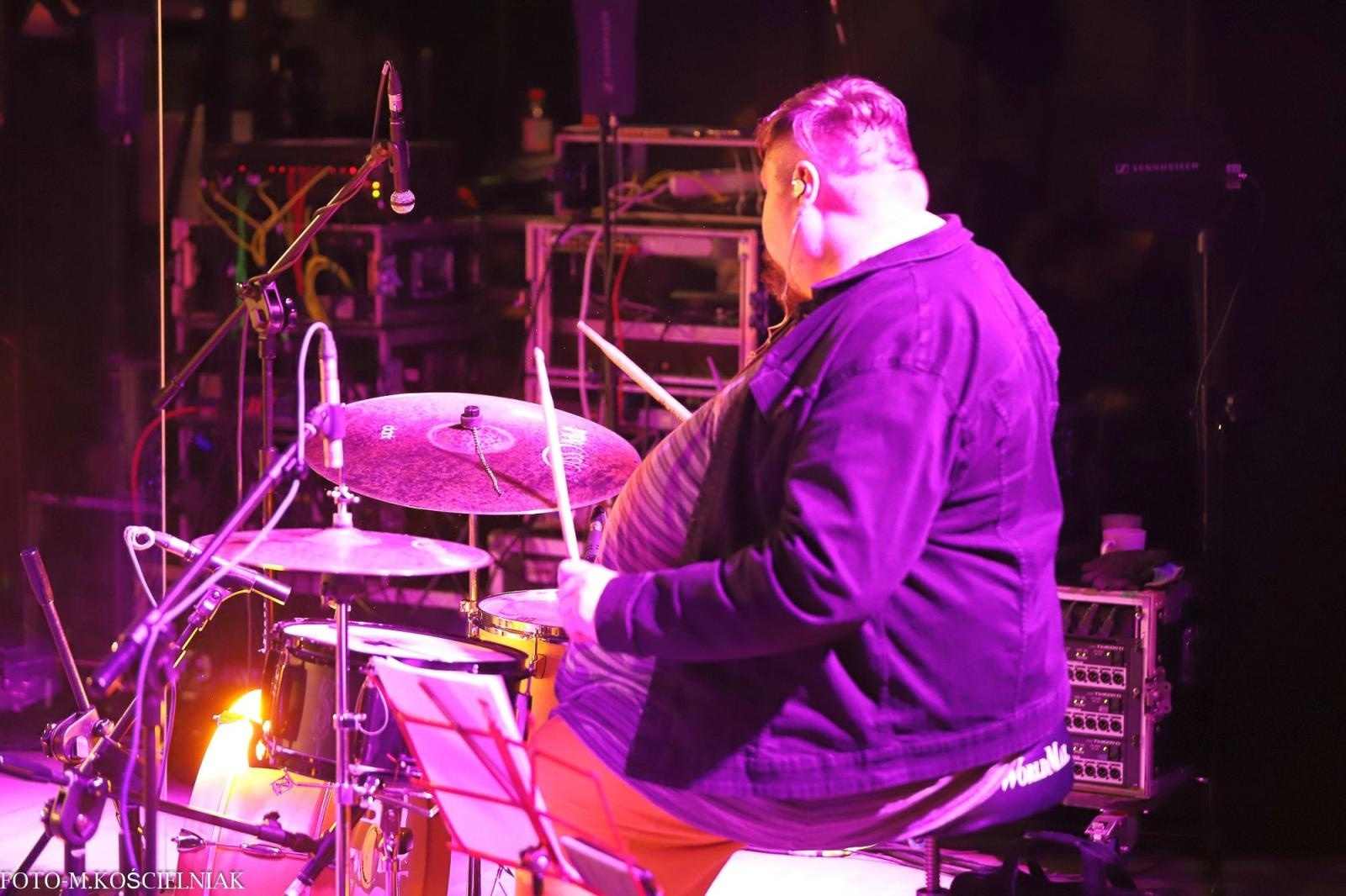 Zdjęcie w galerii na portalu naszraciborz.pl: Śląska Duszo Solidarności! Malejonek na deskach Strzechy wiadomości z regionu