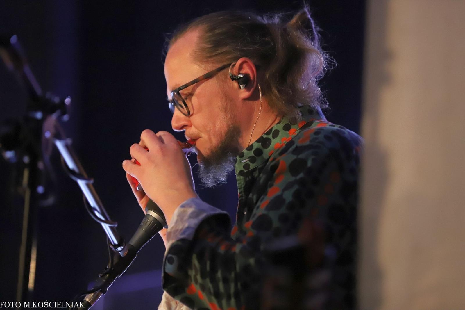 Zdjęcie w galerii na portalu naszraciborz.pl: Śląska Duszo Solidarności! Malejonek na deskach Strzechy wiadomości z regionu