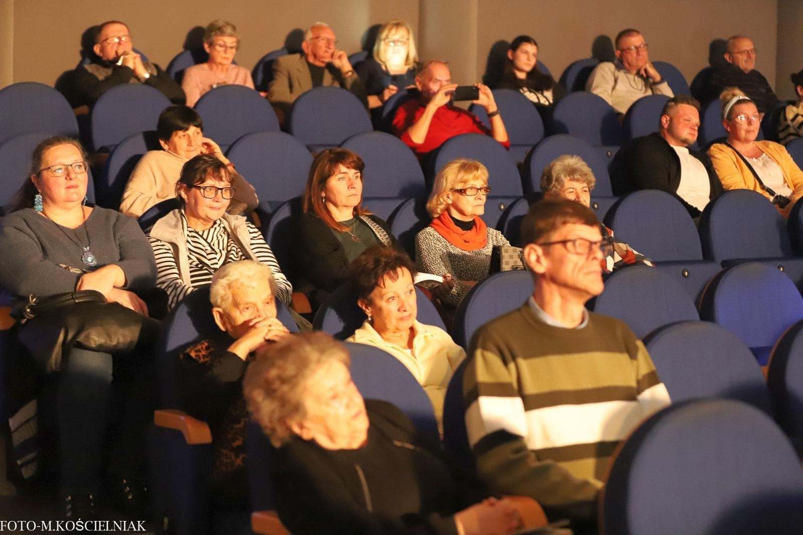 Zdjęcie w galerii na portalu naszraciborz.pl: Śląska Duszo Solidarności! Malejonek na deskach Strzechy wiadomości z regionu