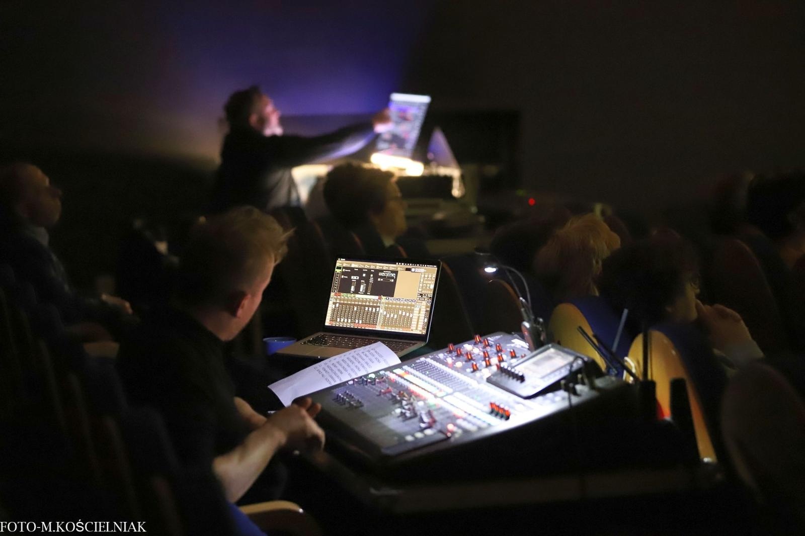 Zdjęcie w galerii na portalu naszraciborz.pl: Śląska Duszo Solidarności! Malejonek na deskach Strzechy wiadomości z regionu