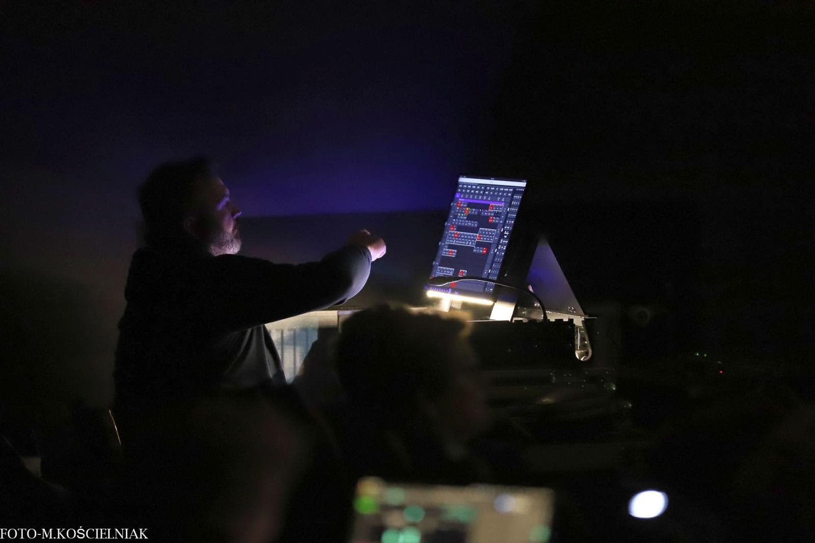 Zdjęcie w galerii na portalu naszraciborz.pl: Śląska Duszo Solidarności! Malejonek na deskach Strzechy wiadomości z regionu