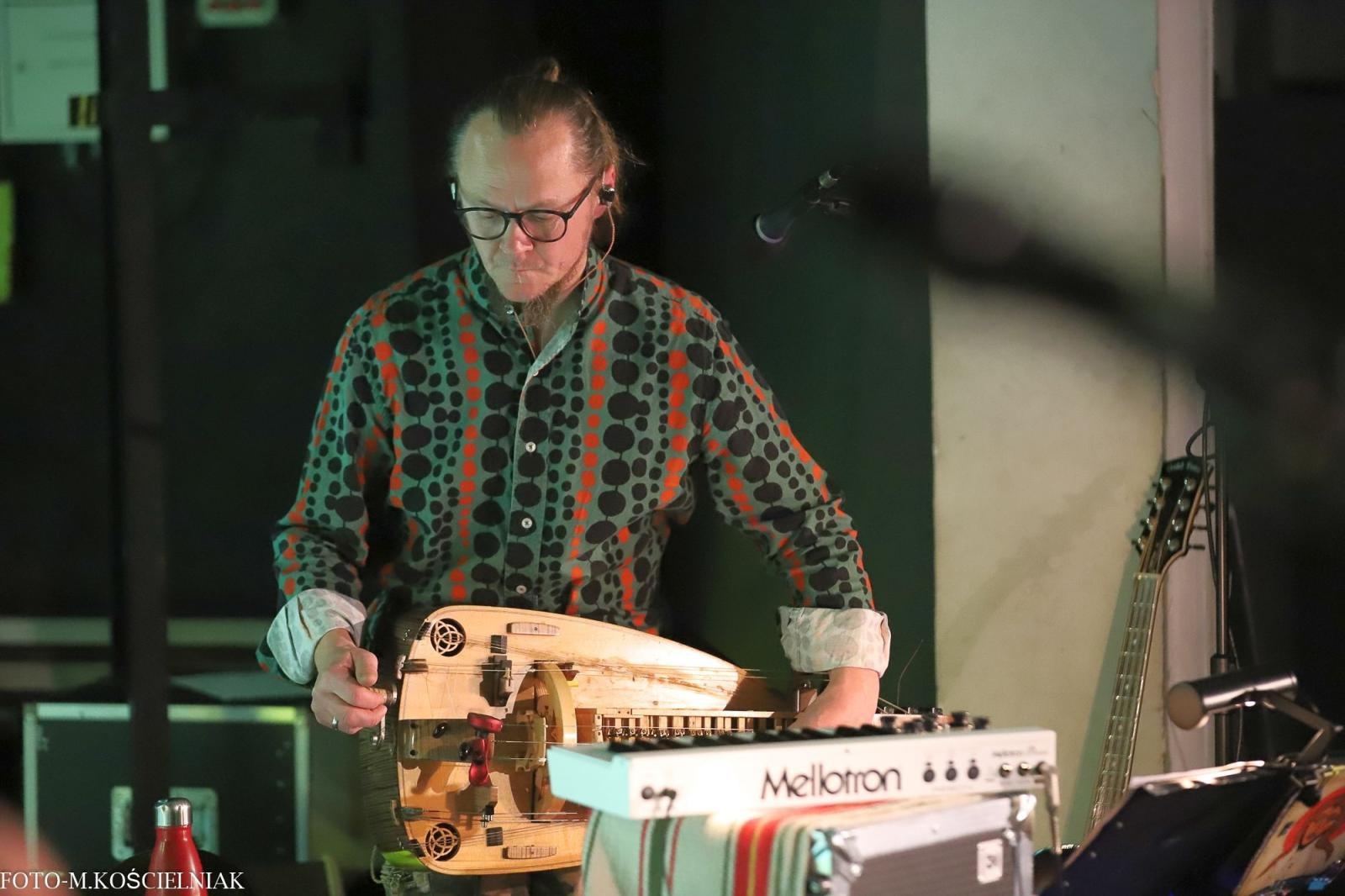 Zdjęcie w galerii na portalu naszraciborz.pl: Śląska Duszo Solidarności! Malejonek na deskach Strzechy wiadomości z regionu