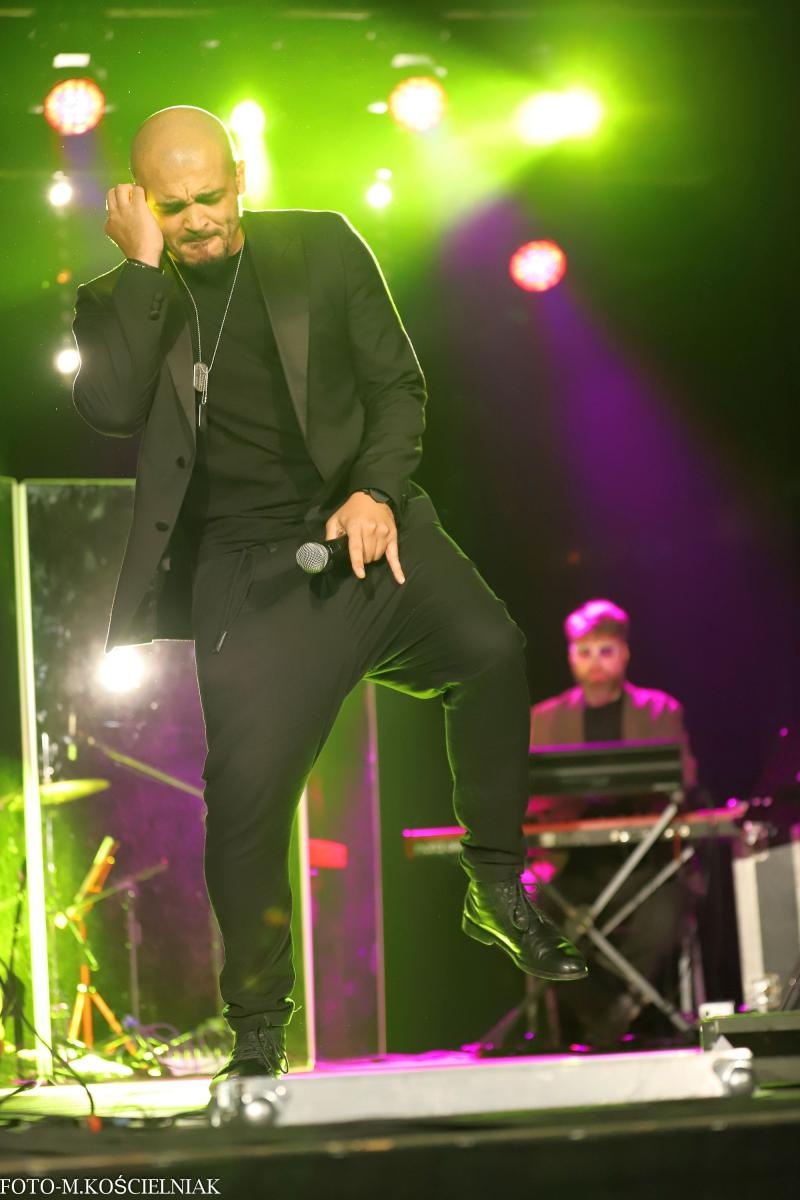 Zdjęcie w galerii na portalu naszraciborz.pl: Śląska Duszo Solidarności! Malejonek na deskach Strzechy wiadomości z regionu