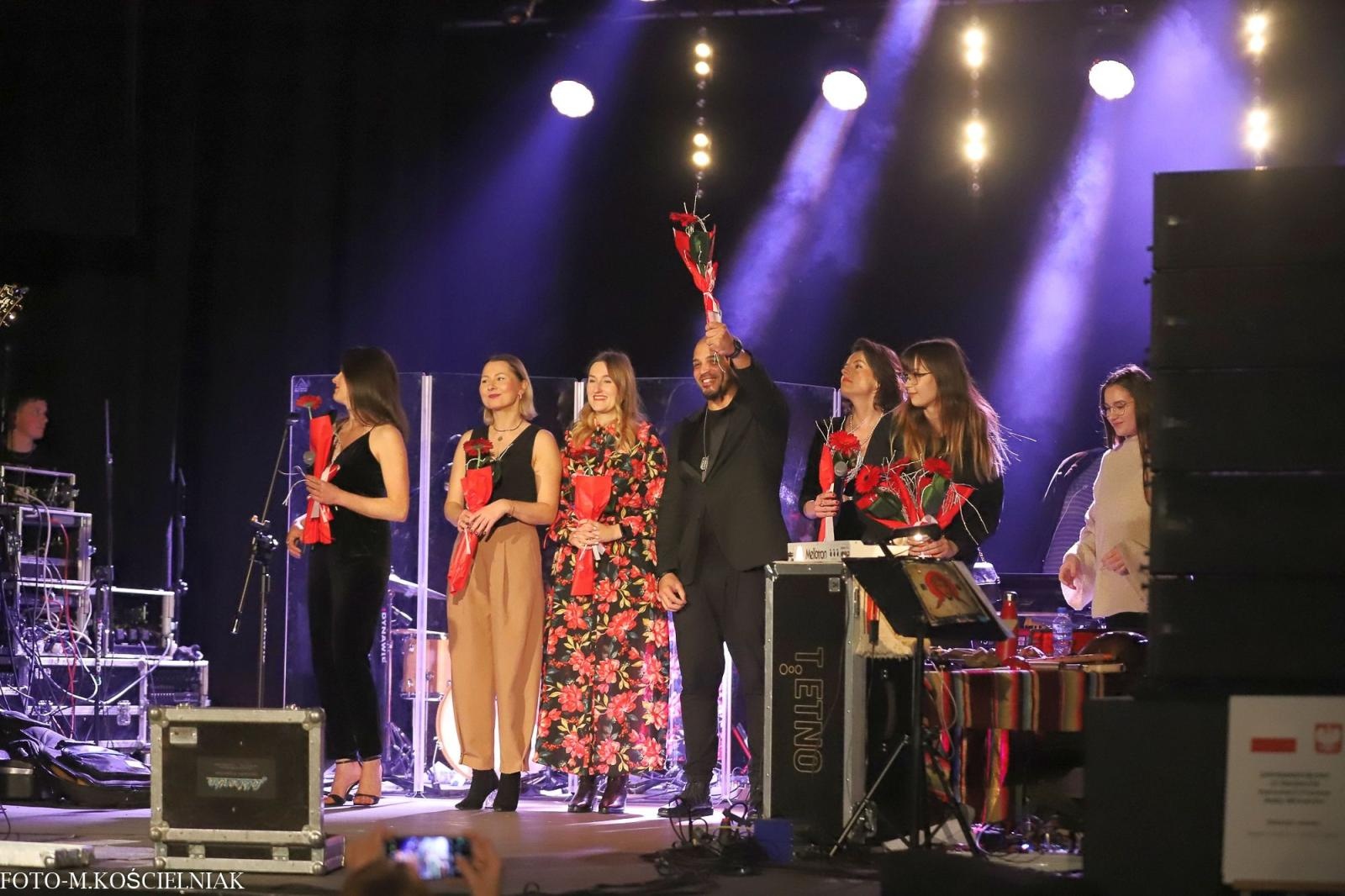 Zdjęcie w galerii na portalu naszraciborz.pl: Śląska Duszo Solidarności! Malejonek na deskach Strzechy wiadomości z regionu