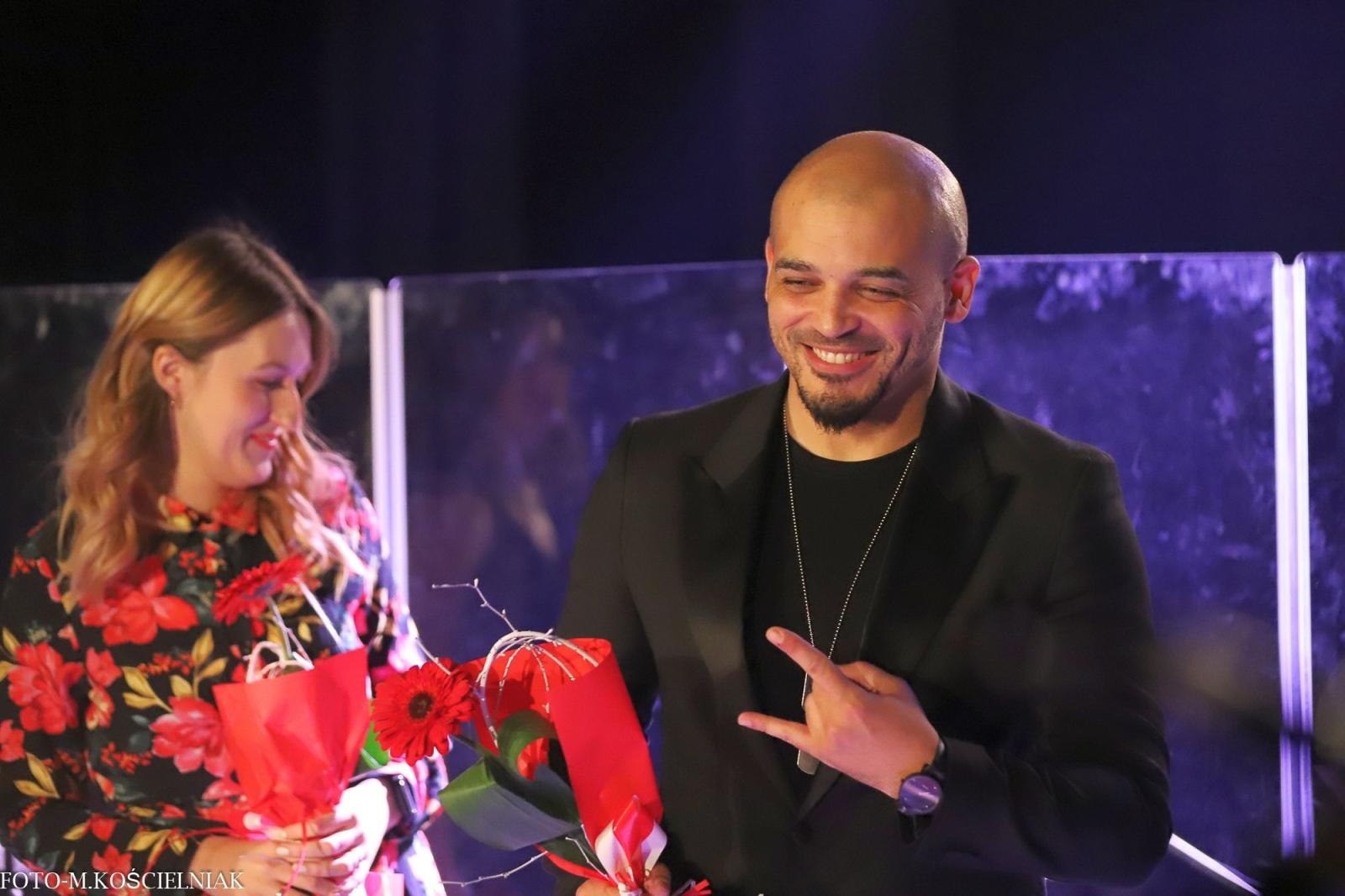 Zdjęcie w galerii na portalu naszraciborz.pl: Śląska Duszo Solidarności! Malejonek na deskach Strzechy wiadomości z regionu