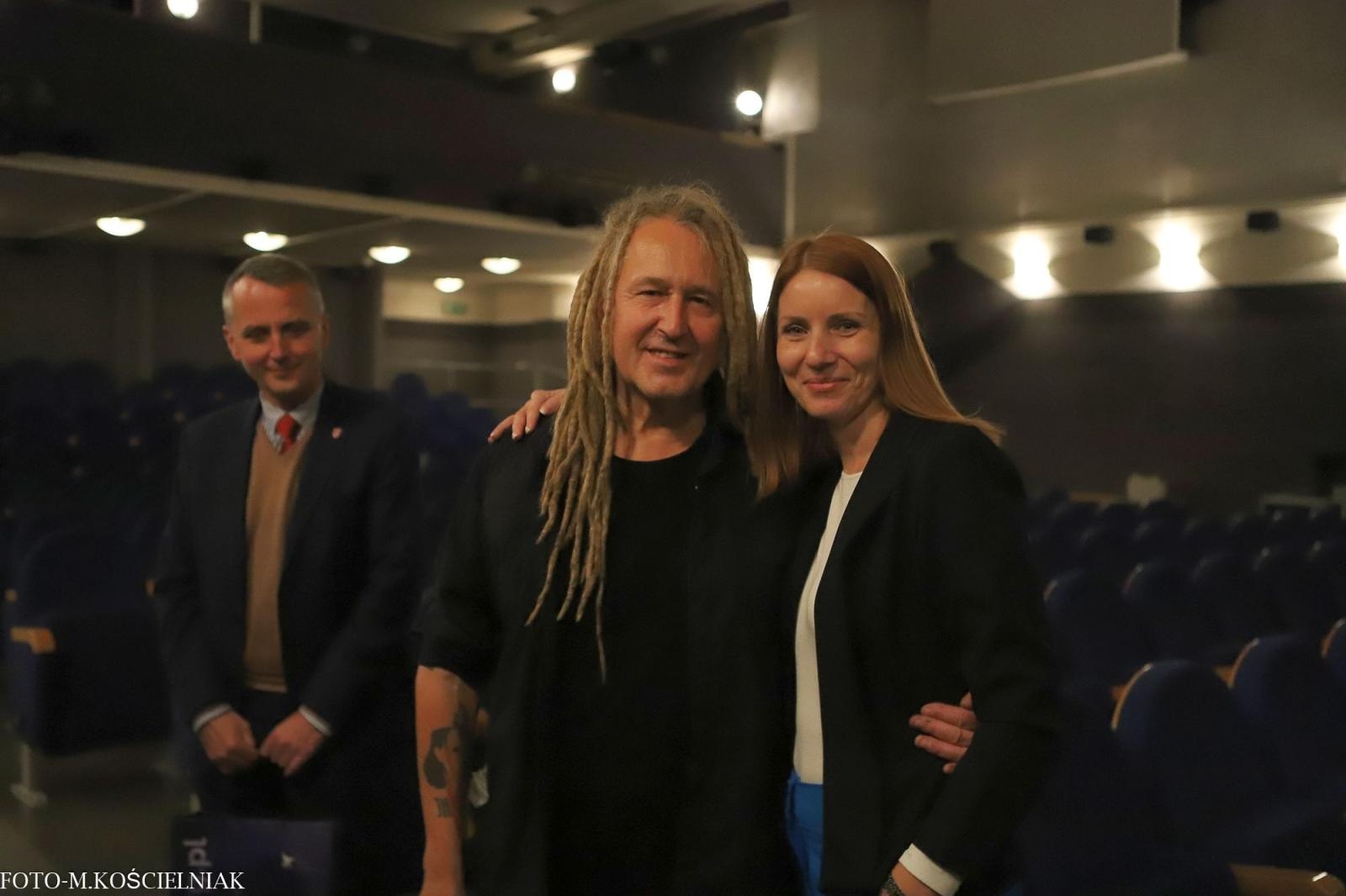 Zdjęcie w galerii na portalu naszraciborz.pl: Śląska Duszo Solidarności! Malejonek na deskach Strzechy wiadomości z regionu