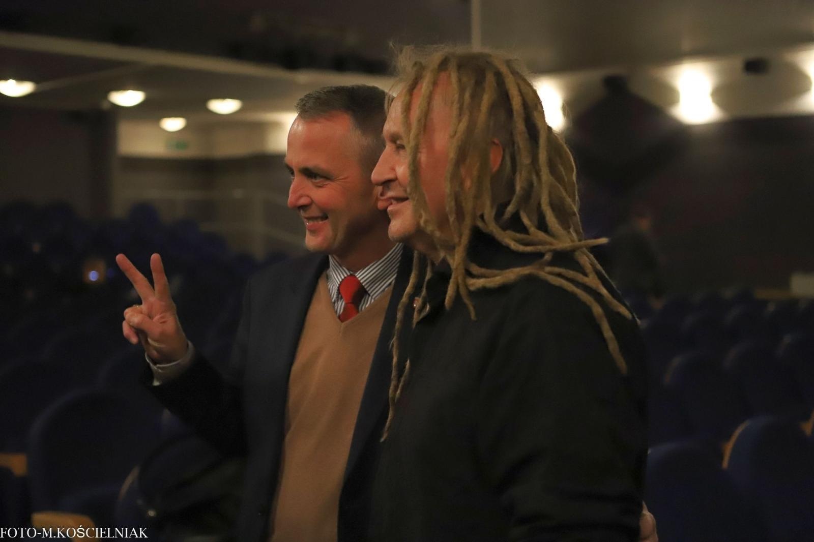 Zdjęcie w galerii na portalu naszraciborz.pl: Śląska Duszo Solidarności! Malejonek na deskach Strzechy wiadomości z regionu