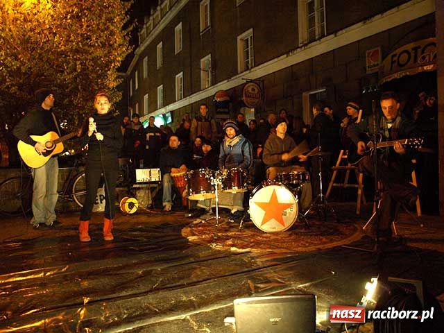 Zdjęcie w galerii na portalu naszraciborz.pl: Bohema wyszła na ulicę. Apel o odwołanie dyrektorki Raciborskiego Centrum Kultury wiadomości z regionu