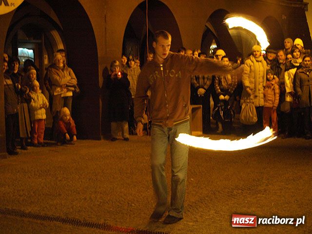 Zdjęcie w galerii na portalu naszraciborz.pl: Bohema wyszła na ulicę. Apel o odwołanie dyrektorki Raciborskiego Centrum Kultury wiadomości z regionu