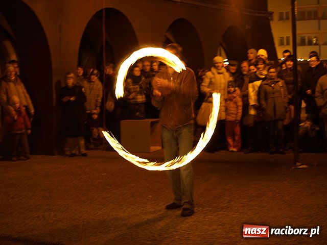 Zdjęcie w galerii na portalu naszraciborz.pl: Bohema wyszła na ulicę. Apel o odwołanie dyrektorki Raciborskiego Centrum Kultury wiadomości z regionu