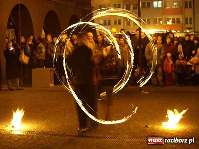 Zdjęcie w galerii na portalu naszraciborz.pl: Bohema wyszła na ulicę. Apel o odwołanie dyrektorki Raciborskiego Centrum Kultury wiadomości z regionu