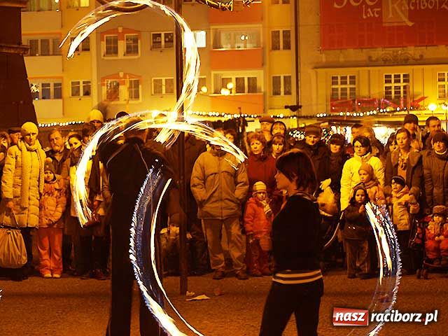 Zdjęcie w galerii na portalu naszraciborz.pl: Bohema wyszła na ulicę. Apel o odwołanie dyrektorki Raciborskiego Centrum Kultury wiadomości z regionu