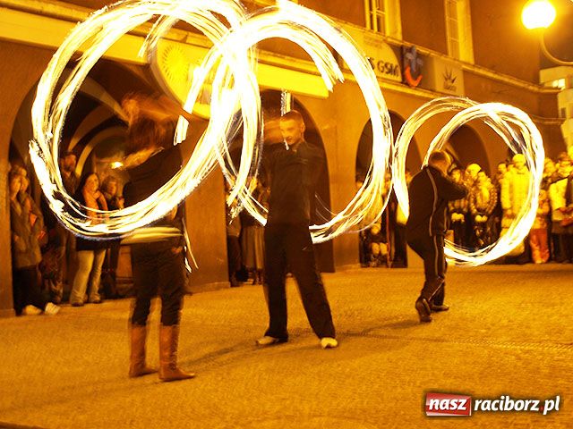Zdjęcie w galerii na portalu naszraciborz.pl: Bohema wyszła na ulicę. Apel o odwołanie dyrektorki Raciborskiego Centrum Kultury wiadomości z regionu