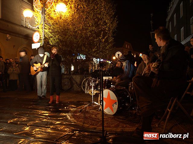 Zdjęcie w galerii na portalu naszraciborz.pl: Bohema wyszła na ulicę. Apel o odwołanie dyrektorki Raciborskiego Centrum Kultury wiadomości z regionu