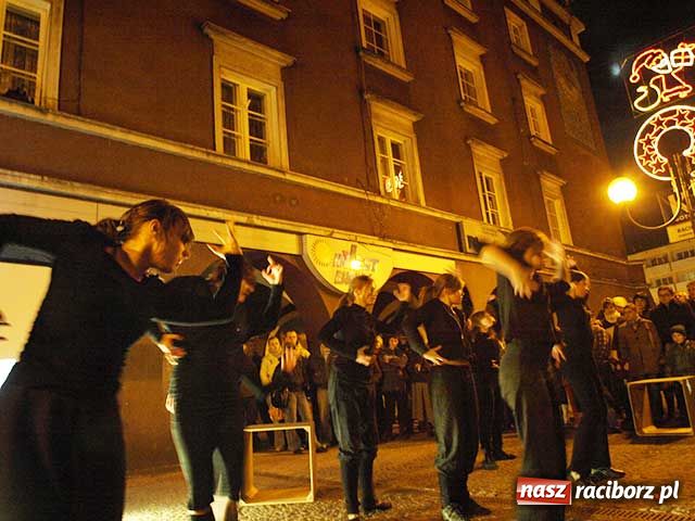 Zdjęcie w galerii na portalu naszraciborz.pl: Bohema wyszła na ulicę. Apel o odwołanie dyrektorki Raciborskiego Centrum Kultury wiadomości z regionu