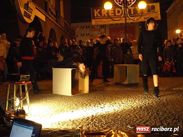 Zdjęcie w galerii na portalu naszraciborz.pl: Bohema wyszła na ulicę. Apel o odwołanie dyrektorki Raciborskiego Centrum Kultury wiadomości z regionu