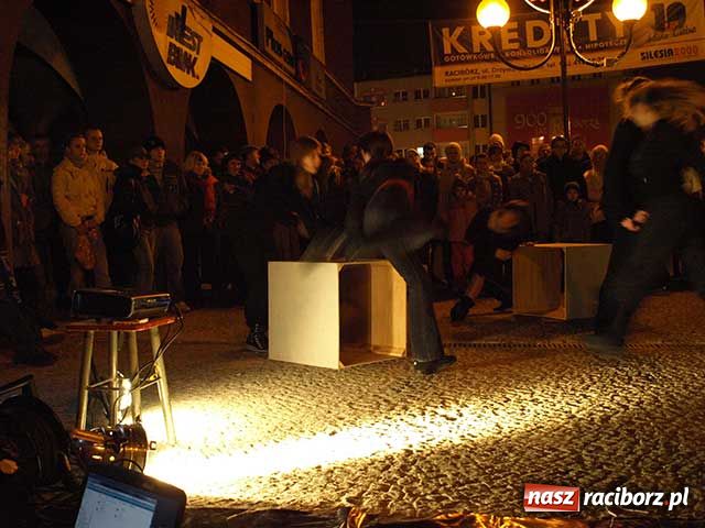 Zdjęcie w galerii na portalu naszraciborz.pl: Bohema wyszła na ulicę. Apel o odwołanie dyrektorki Raciborskiego Centrum Kultury wiadomości z regionu