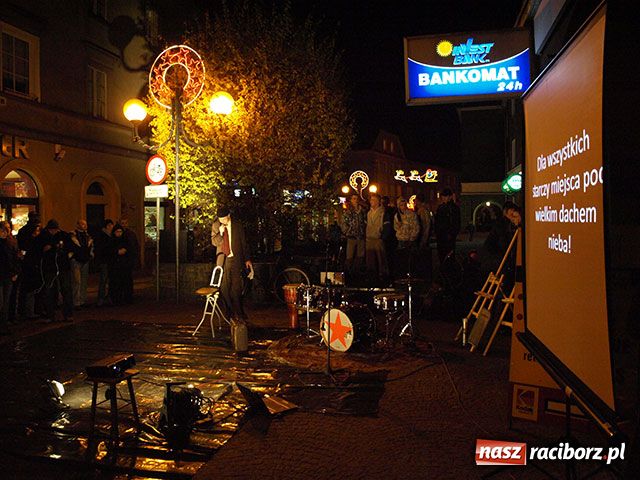 Zdjęcie w galerii na portalu naszraciborz.pl: Bohema wyszła na ulicę. Apel o odwołanie dyrektorki Raciborskiego Centrum Kultury wiadomości z regionu