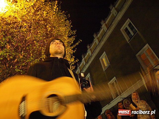 Zdjęcie w galerii na portalu naszraciborz.pl: Bohema wyszła na ulicę. Apel o odwołanie dyrektorki Raciborskiego Centrum Kultury wiadomości z regionu