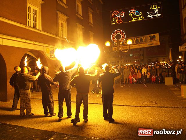 Zdjęcie w galerii na portalu naszraciborz.pl: Bohema wyszła na ulicę. Apel o odwołanie dyrektorki Raciborskiego Centrum Kultury wiadomości z regionu