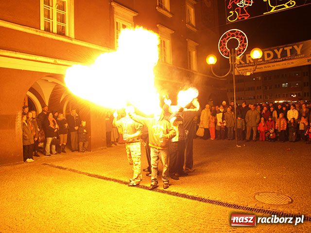 Zdjęcie w galerii na portalu naszraciborz.pl: Bohema wyszła na ulicę. Apel o odwołanie dyrektorki Raciborskiego Centrum Kultury wiadomości z regionu
