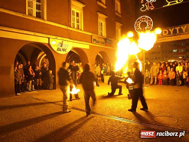 Zdjęcie w galerii na portalu naszraciborz.pl: Bohema wyszła na ulicę. Apel o odwołanie dyrektorki Raciborskiego Centrum Kultury wiadomości z regionu