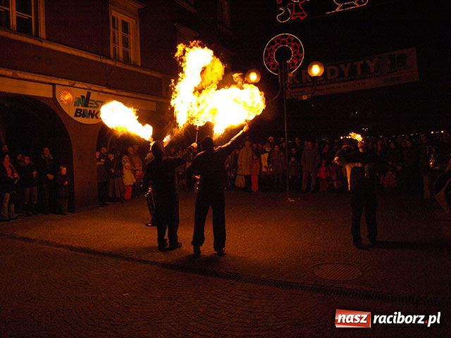Zdjęcie w galerii na portalu naszraciborz.pl: Bohema wyszła na ulicę. Apel o odwołanie dyrektorki Raciborskiego Centrum Kultury wiadomości z regionu