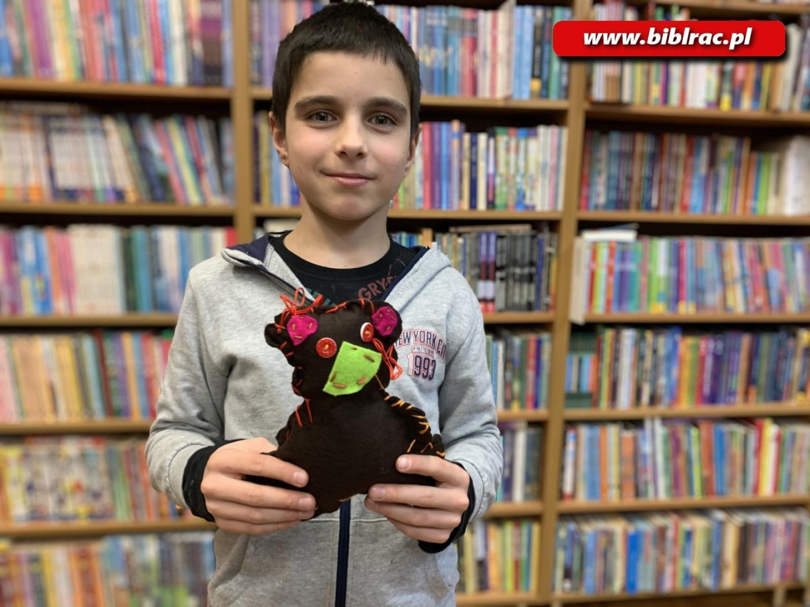 Zdjęcie w galerii na portalu naszraciborz.pl: Warsztatowy zawrót głowy w bibliotece w Ocicach wiadomości z regionu