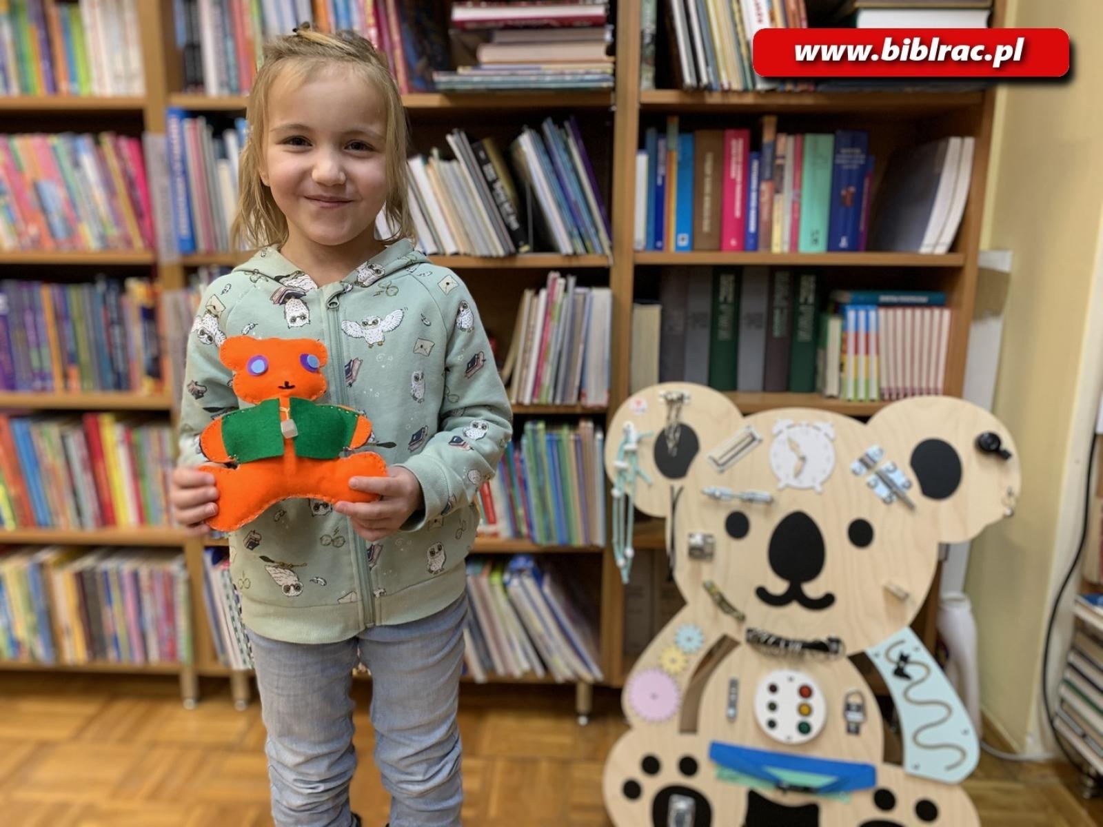Zdjęcie w galerii na portalu naszraciborz.pl: Warsztatowy zawrót głowy w bibliotece w Ocicach wiadomości z regionu