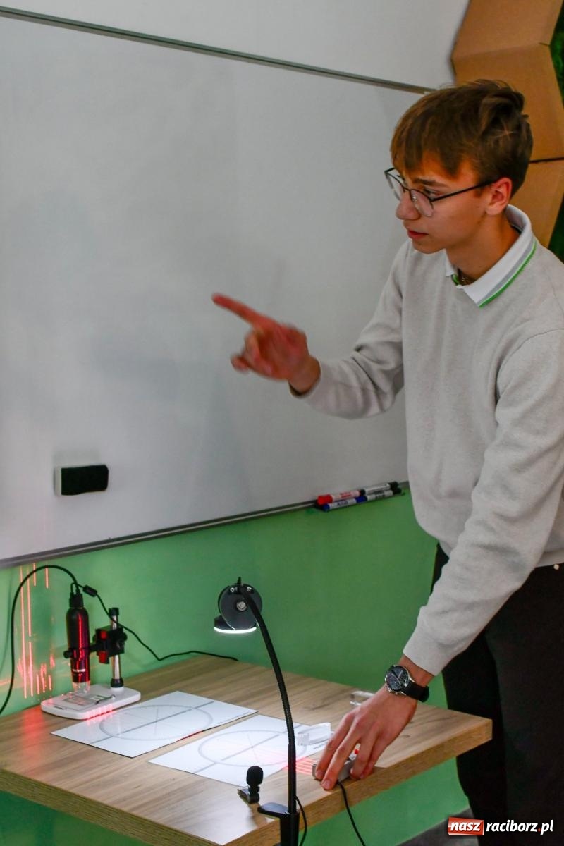 Zdjęcie w galerii na portalu naszraciborz.pl: Kasprowicz ma nowoczesną zieloną pracownię [FOTO i WIDEO] wiadomości z regionu