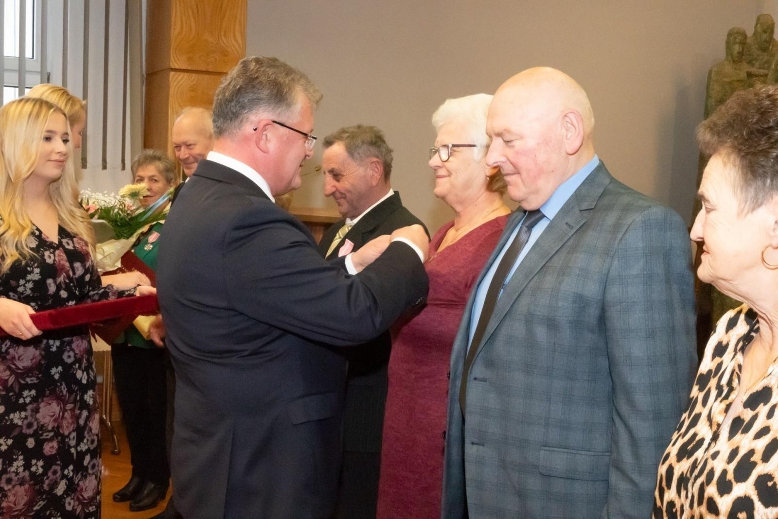 Zdjęcie w galerii na portalu naszraciborz.pl: Złote gody w gminie Krzyżanowice. Świętuje ponad 20 par [FOTO i WIDEO] wiadomości z regionu