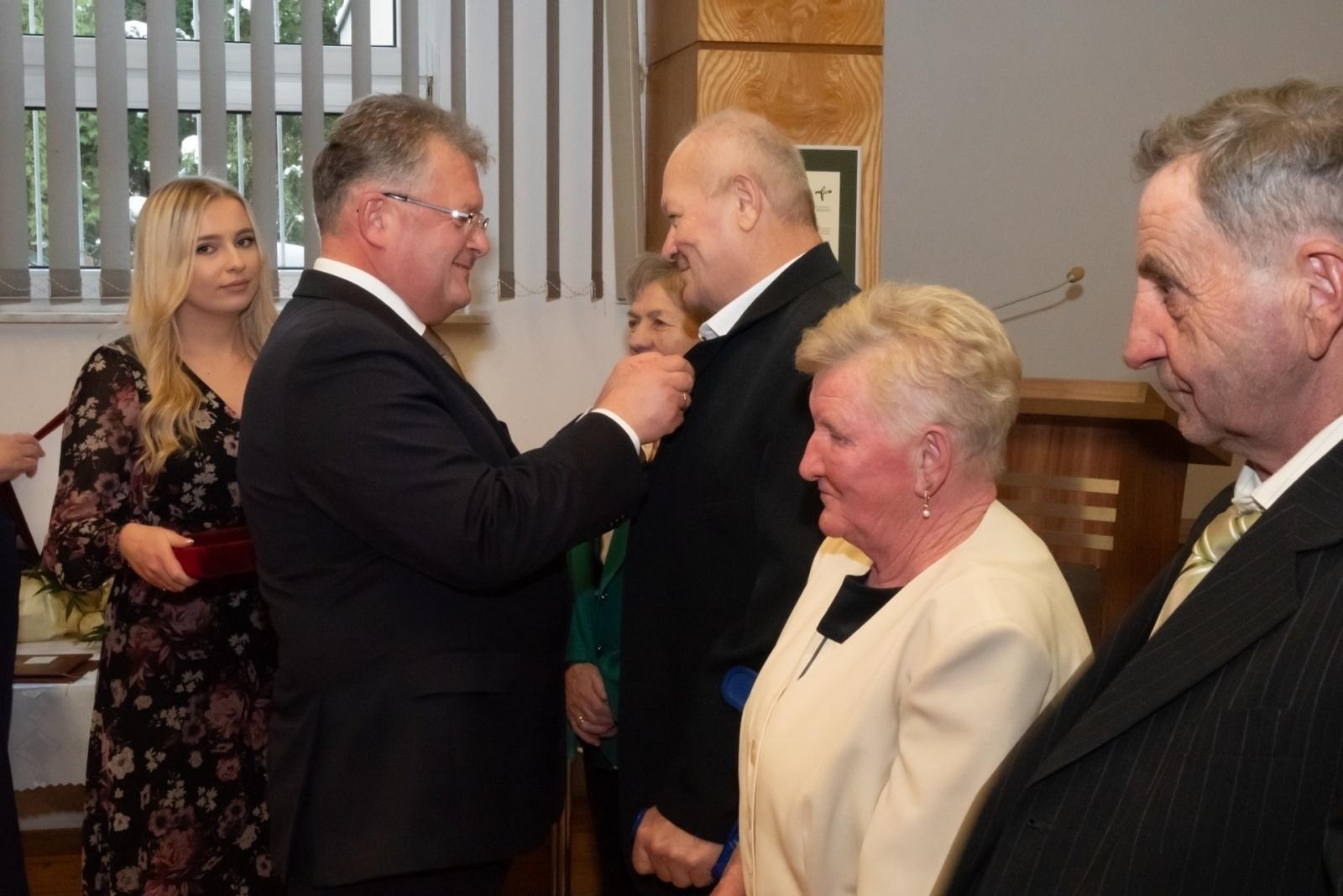 Zdjęcie w galerii na portalu naszraciborz.pl: Złote gody w gminie Krzyżanowice. Świętuje ponad 20 par [FOTO i WIDEO] wiadomości z regionu