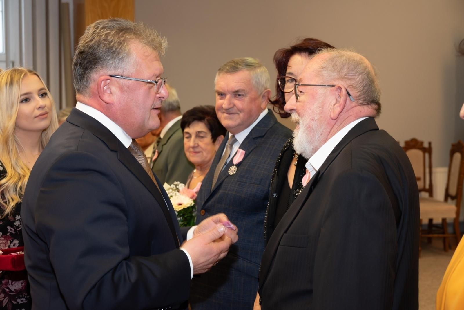 Zdjęcie w galerii na portalu naszraciborz.pl: Złote gody w gminie Krzyżanowice. Świętuje ponad 20 par [FOTO i WIDEO] wiadomości z regionu