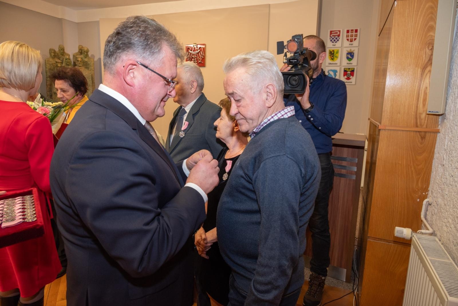 Zdjęcie w galerii na portalu naszraciborz.pl: Złote gody w gminie Krzyżanowice. Świętuje ponad 20 par [FOTO i WIDEO] wiadomości z regionu