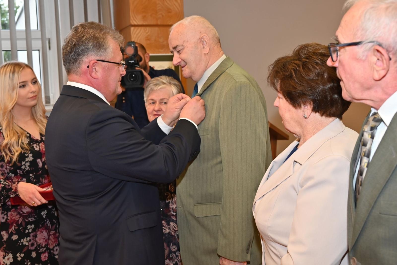 Zdjęcie w galerii na portalu naszraciborz.pl: Złote gody w gminie Krzyżanowice. Świętuje ponad 20 par [FOTO i WIDEO] wiadomości z regionu