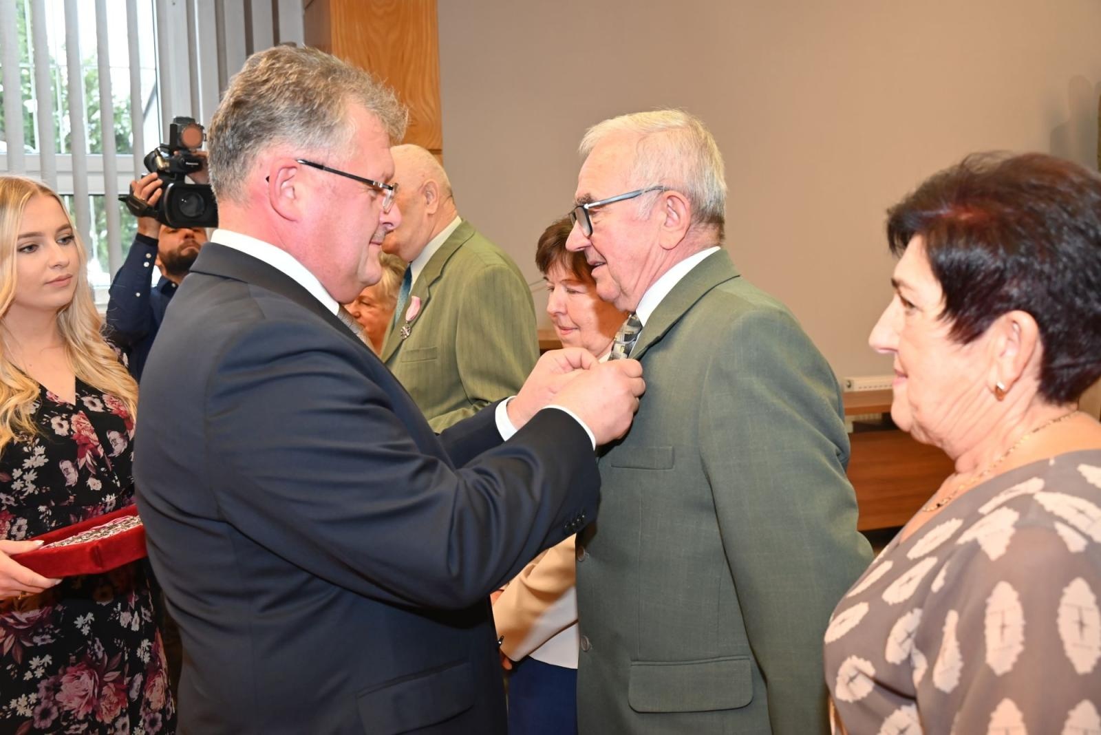 Zdjęcie w galerii na portalu naszraciborz.pl: Złote gody w gminie Krzyżanowice. Świętuje ponad 20 par [FOTO i WIDEO] wiadomości z regionu