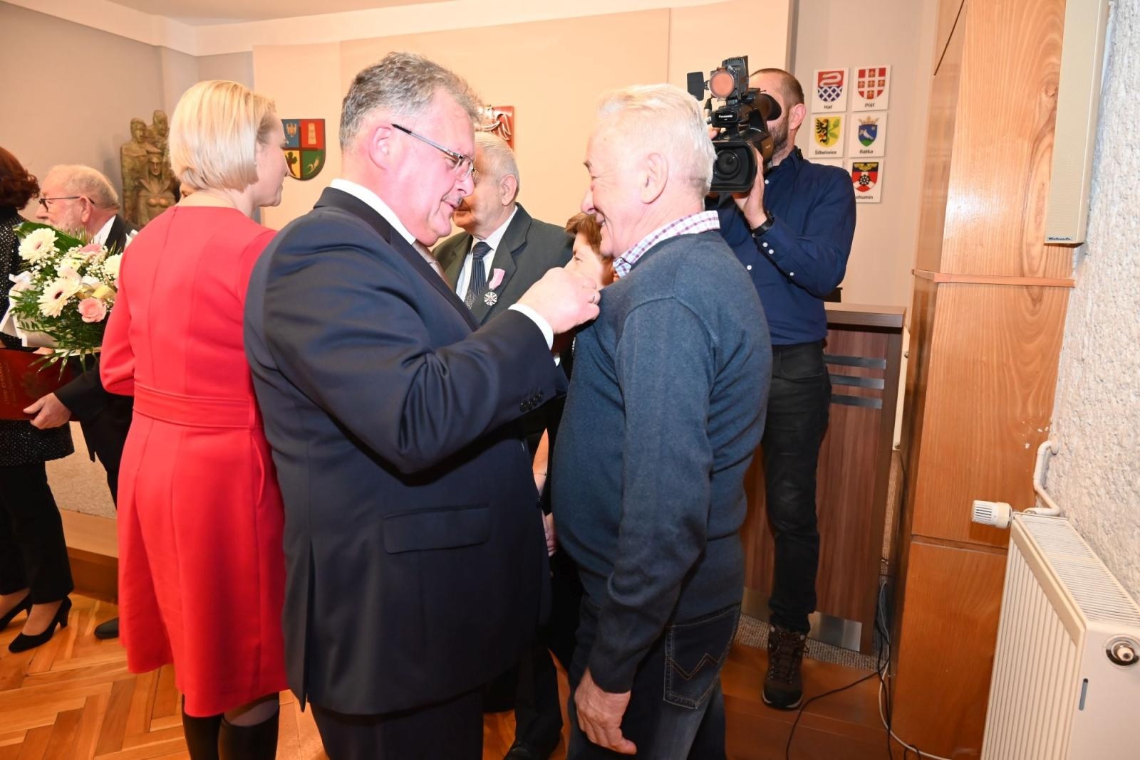 Zdjęcie w galerii na portalu naszraciborz.pl: Złote gody w gminie Krzyżanowice. Świętuje ponad 20 par [FOTO i WIDEO] wiadomości z regionu