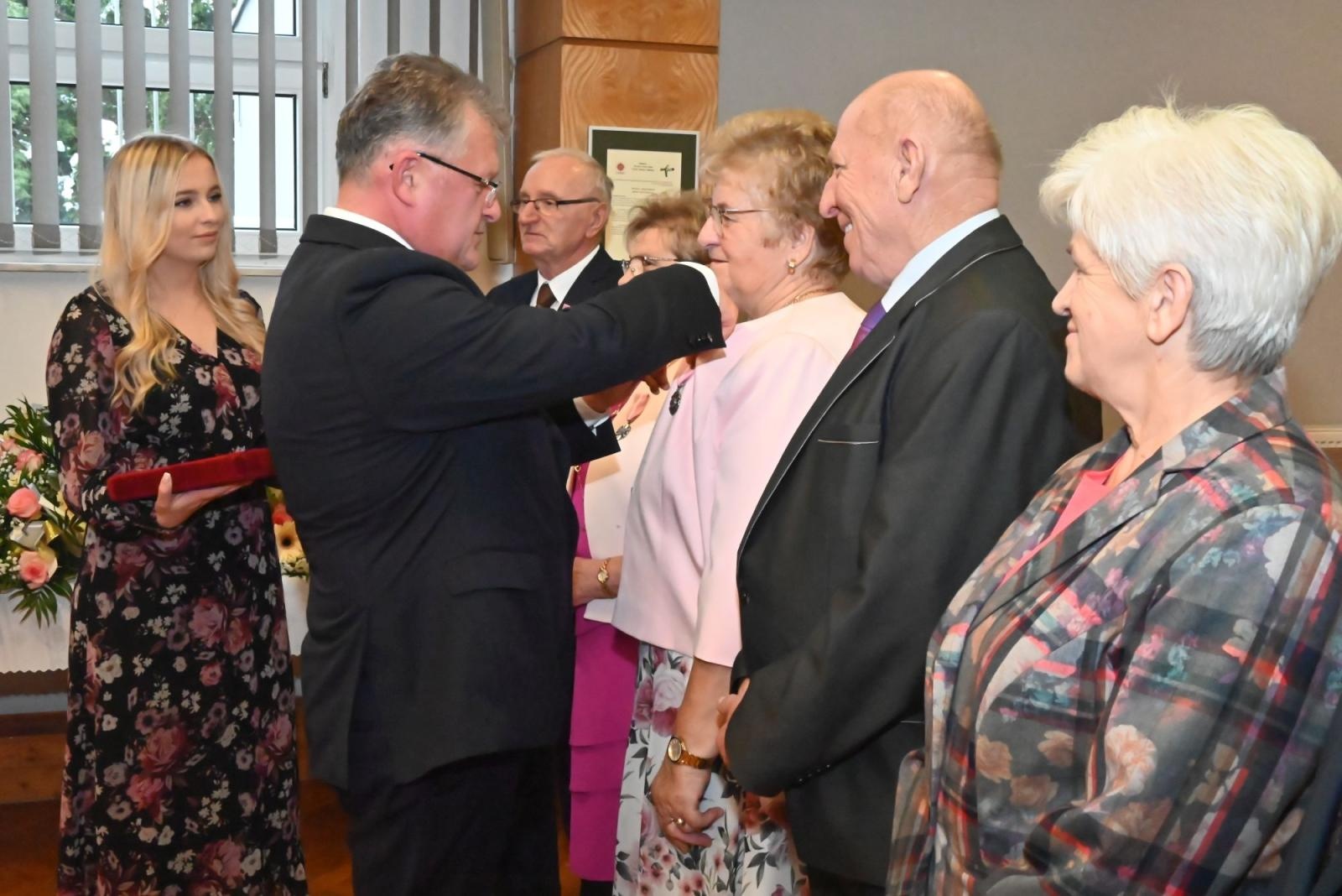 Zdjęcie w galerii na portalu naszraciborz.pl: Złote gody w gminie Krzyżanowice. Świętuje ponad 20 par [FOTO i WIDEO] wiadomości z regionu