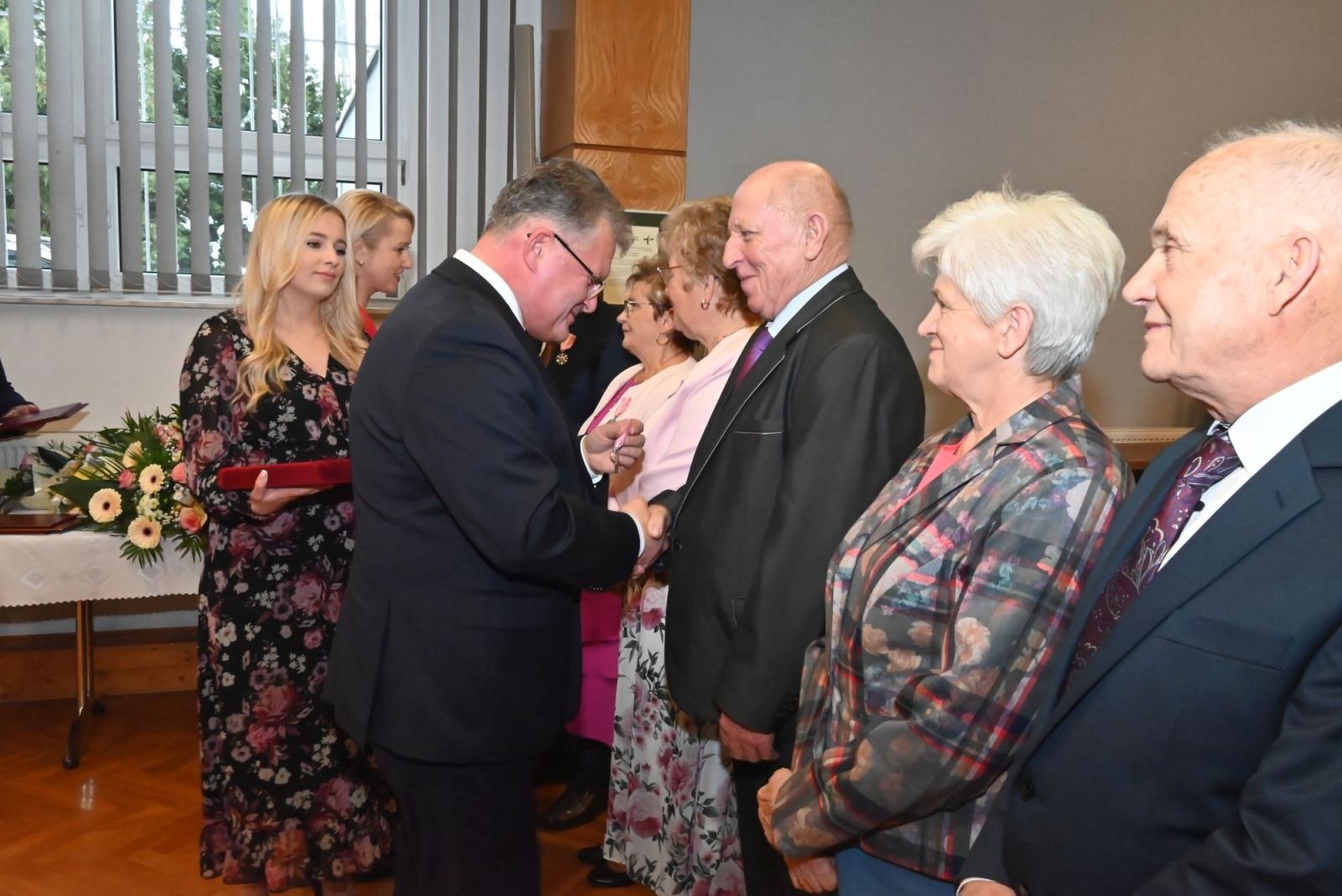 Zdjęcie w galerii na portalu naszraciborz.pl: Złote gody w gminie Krzyżanowice. Świętuje ponad 20 par [FOTO i WIDEO] wiadomości z regionu