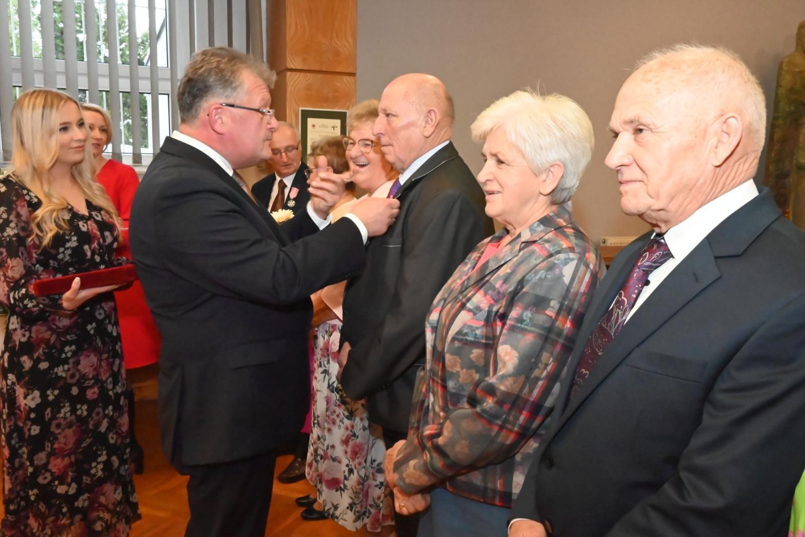 Zdjęcie w galerii na portalu naszraciborz.pl: Złote gody w gminie Krzyżanowice. Świętuje ponad 20 par [FOTO i WIDEO] wiadomości z regionu