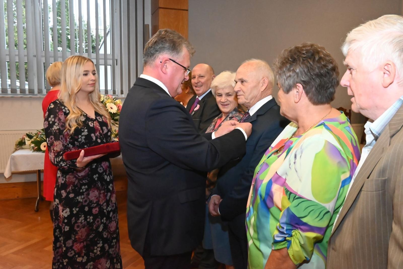 Zdjęcie w galerii na portalu naszraciborz.pl: Złote gody w gminie Krzyżanowice. Świętuje ponad 20 par [FOTO i WIDEO] wiadomości z regionu