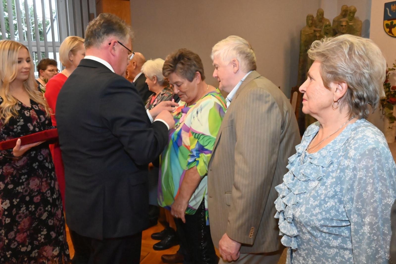 Zdjęcie w galerii na portalu naszraciborz.pl: Złote gody w gminie Krzyżanowice. Świętuje ponad 20 par [FOTO i WIDEO] wiadomości z regionu
