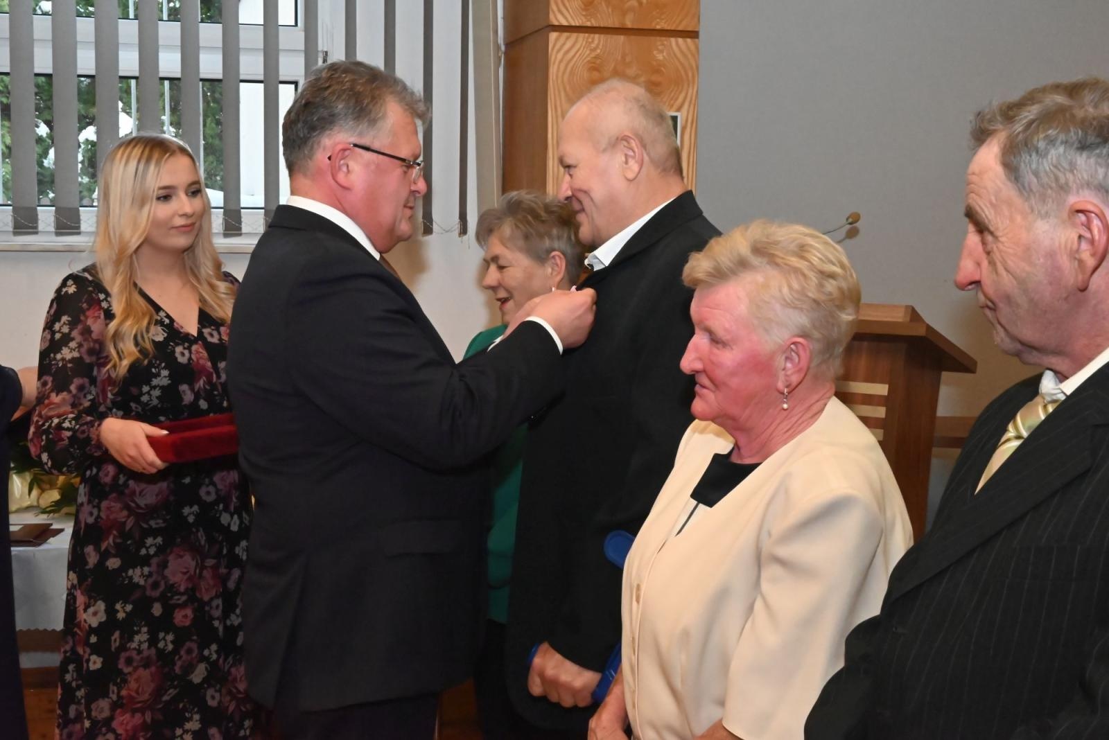 Zdjęcie w galerii na portalu naszraciborz.pl: Złote gody w gminie Krzyżanowice. Świętuje ponad 20 par [FOTO i WIDEO] wiadomości z regionu