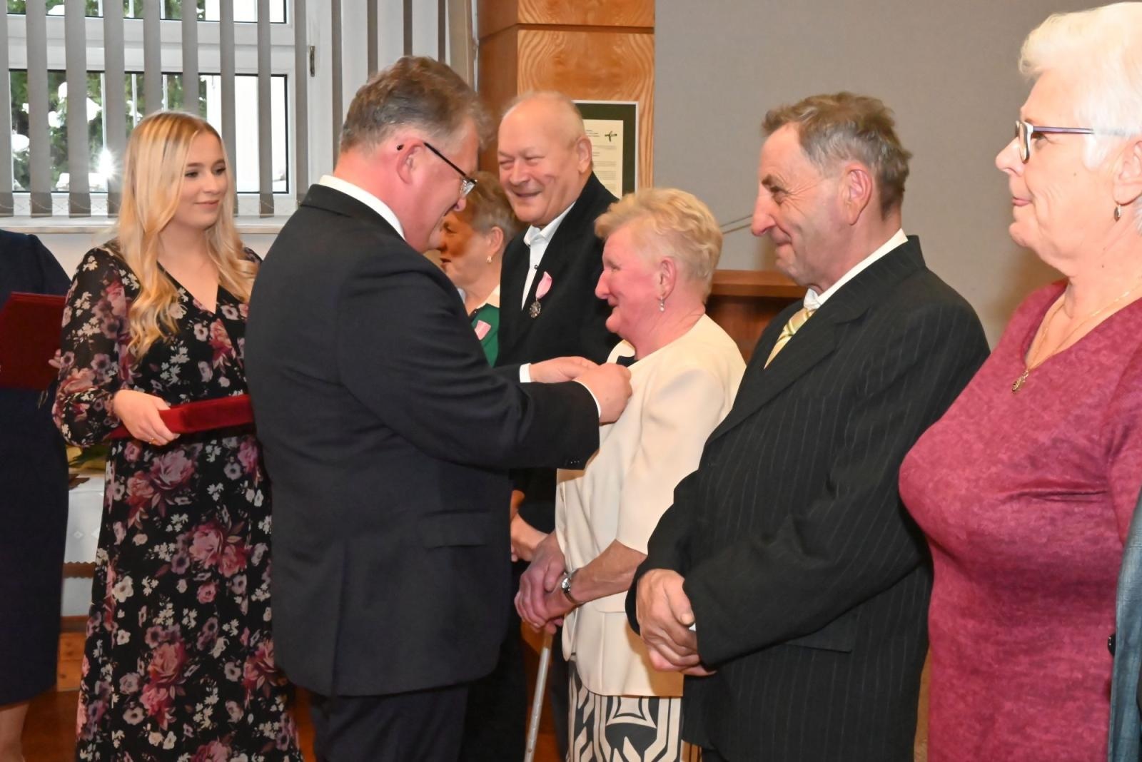 Zdjęcie w galerii na portalu naszraciborz.pl: Złote gody w gminie Krzyżanowice. Świętuje ponad 20 par [FOTO i WIDEO] wiadomości z regionu