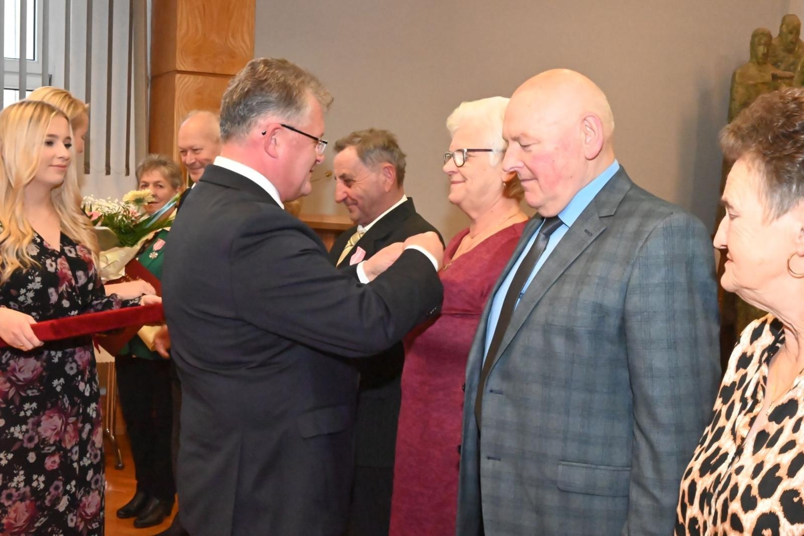 Zdjęcie w galerii na portalu naszraciborz.pl: Złote gody w gminie Krzyżanowice. Świętuje ponad 20 par [FOTO i WIDEO] wiadomości z regionu