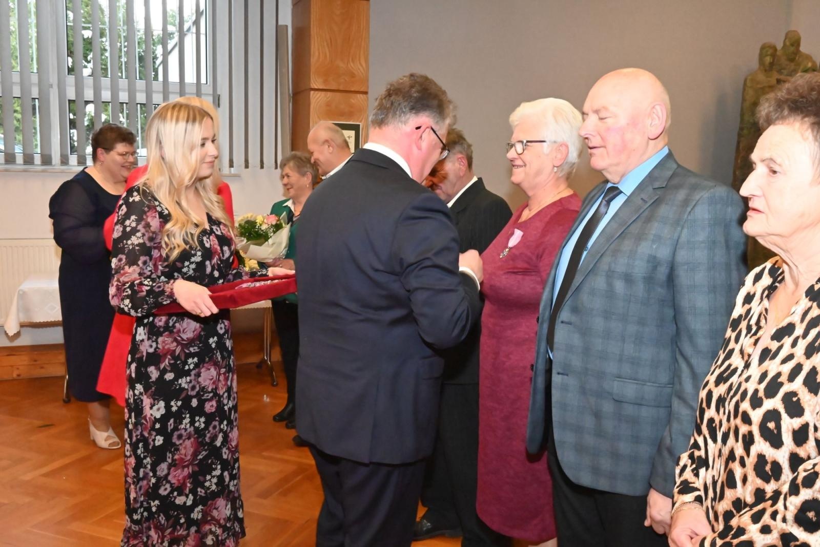 Zdjęcie w galerii na portalu naszraciborz.pl: Złote gody w gminie Krzyżanowice. Świętuje ponad 20 par [FOTO i WIDEO] wiadomości z regionu