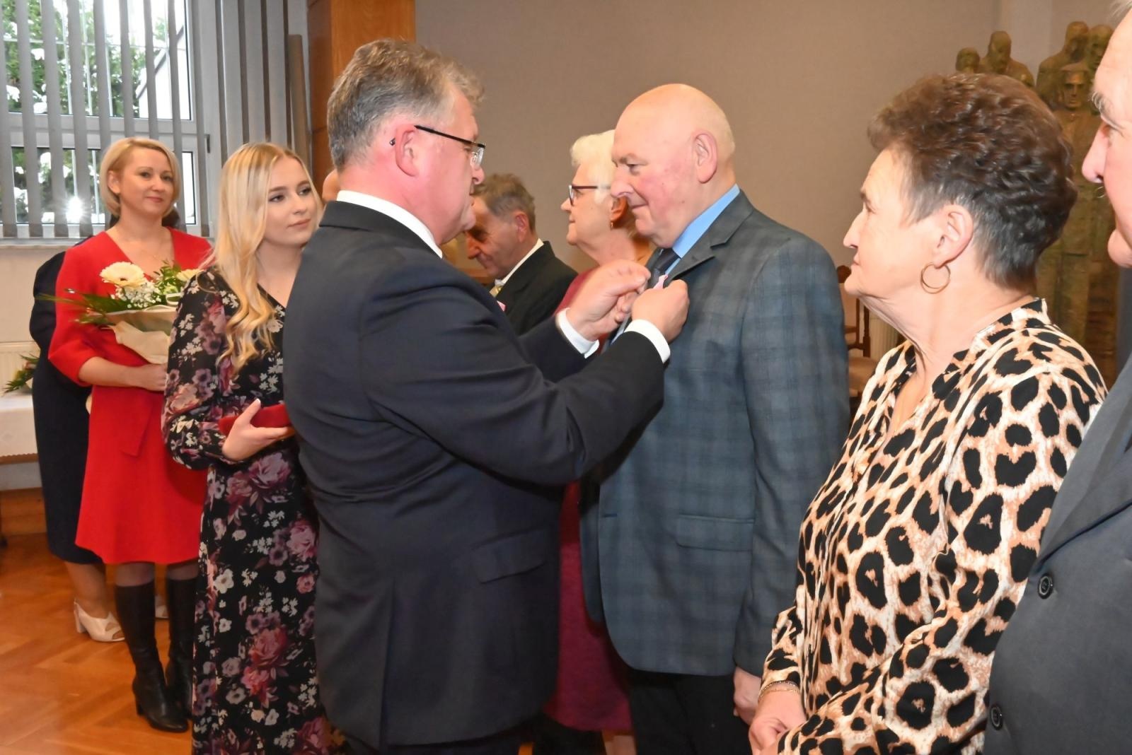 Zdjęcie w galerii na portalu naszraciborz.pl: Złote gody w gminie Krzyżanowice. Świętuje ponad 20 par [FOTO i WIDEO] wiadomości z regionu